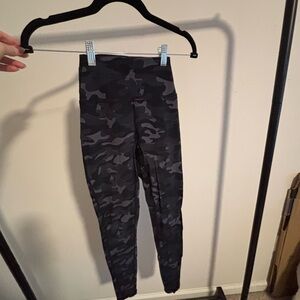 Buffbunny Legacy Legging in Black Camo